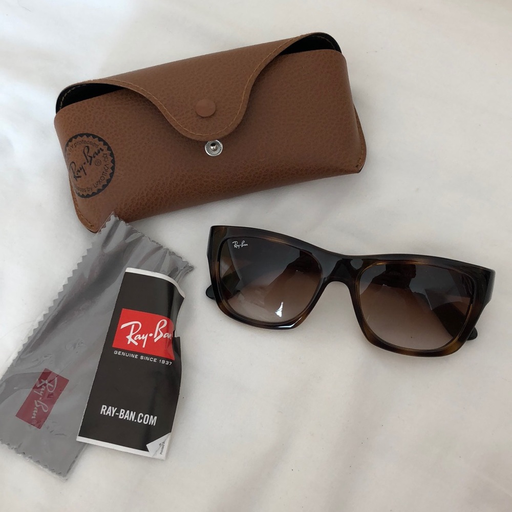Rayban sunnies